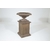 vase-medicis-jardin-sur-socle