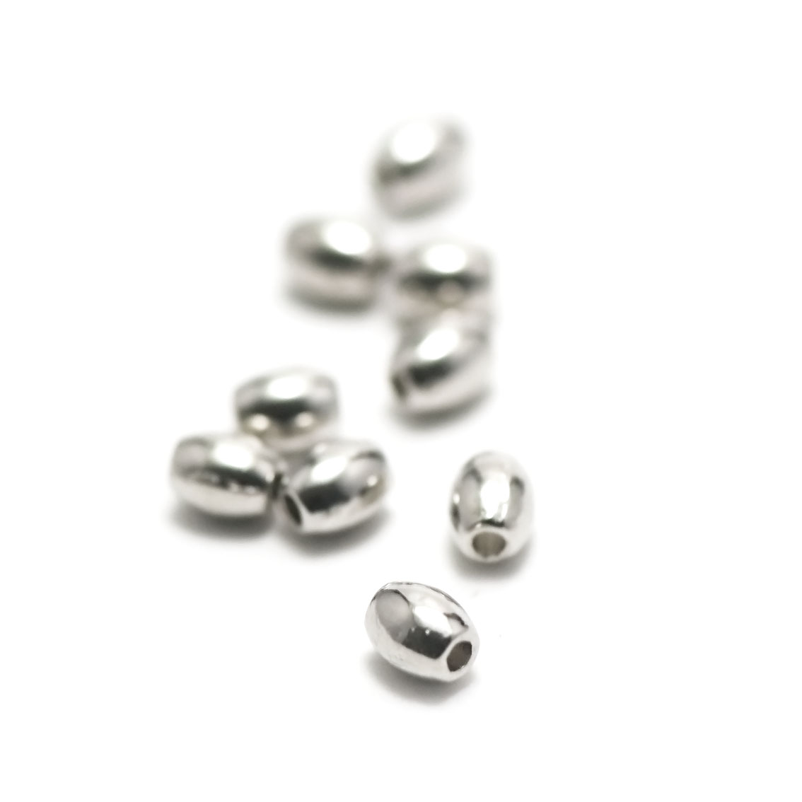 50 perlesmini olive lisse,5x4 mm,argenté, 053A