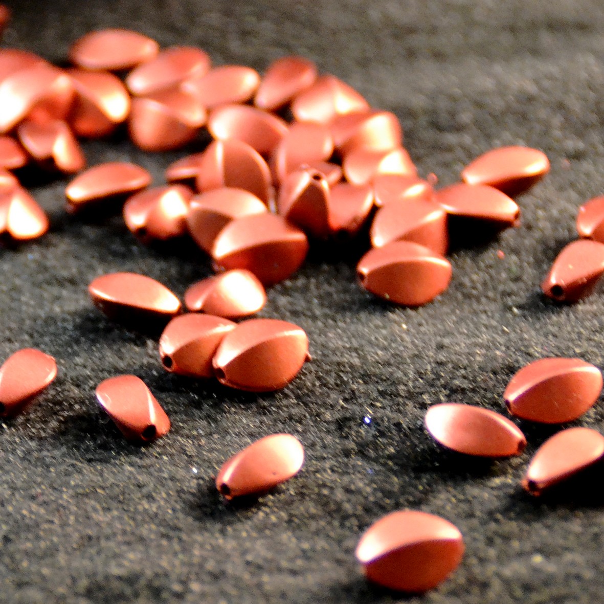 50 perles acrylique losange plat arrondie , rouge brillant