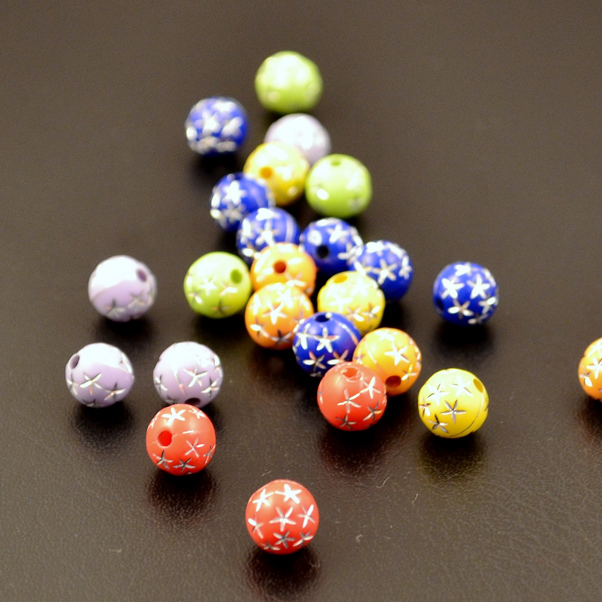 50 perles acryliques ronds  effet étoile8mm,assortiment de couleurs
