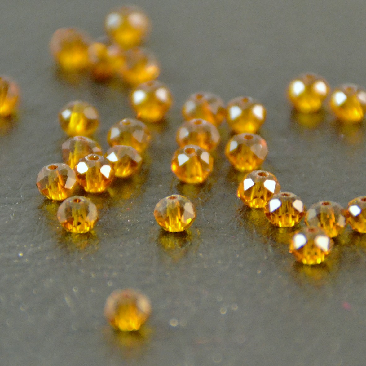 30 petites perles en cristal  rondelle facetté 4x3 mm,marron