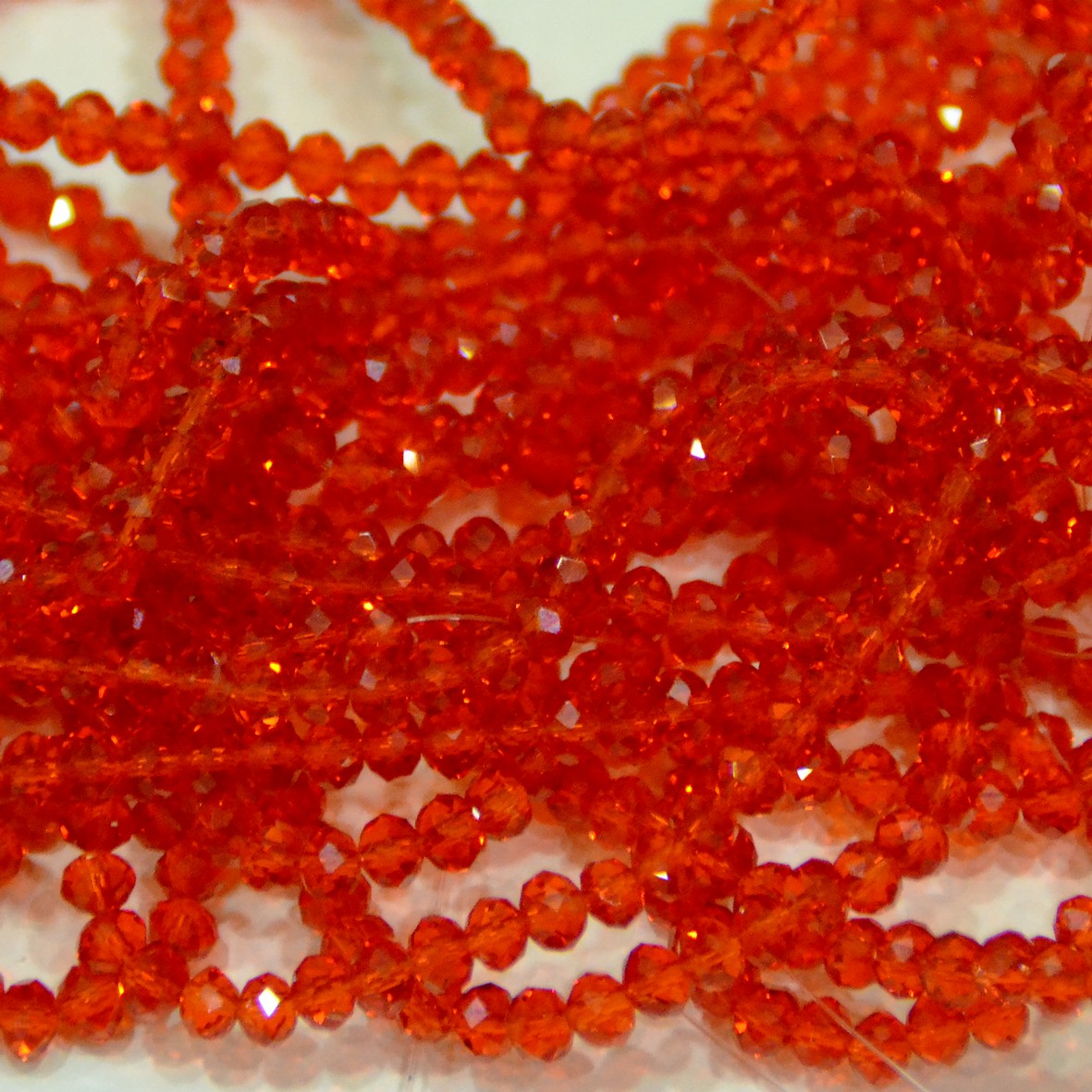 30 petites perles en cristal  rondelle facetté 4x3 mm,rouge