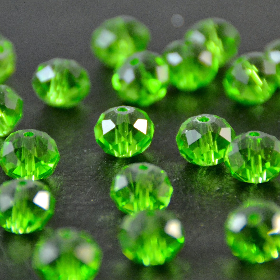 10 grandes perles rondelette facettée10x7 mm,vert