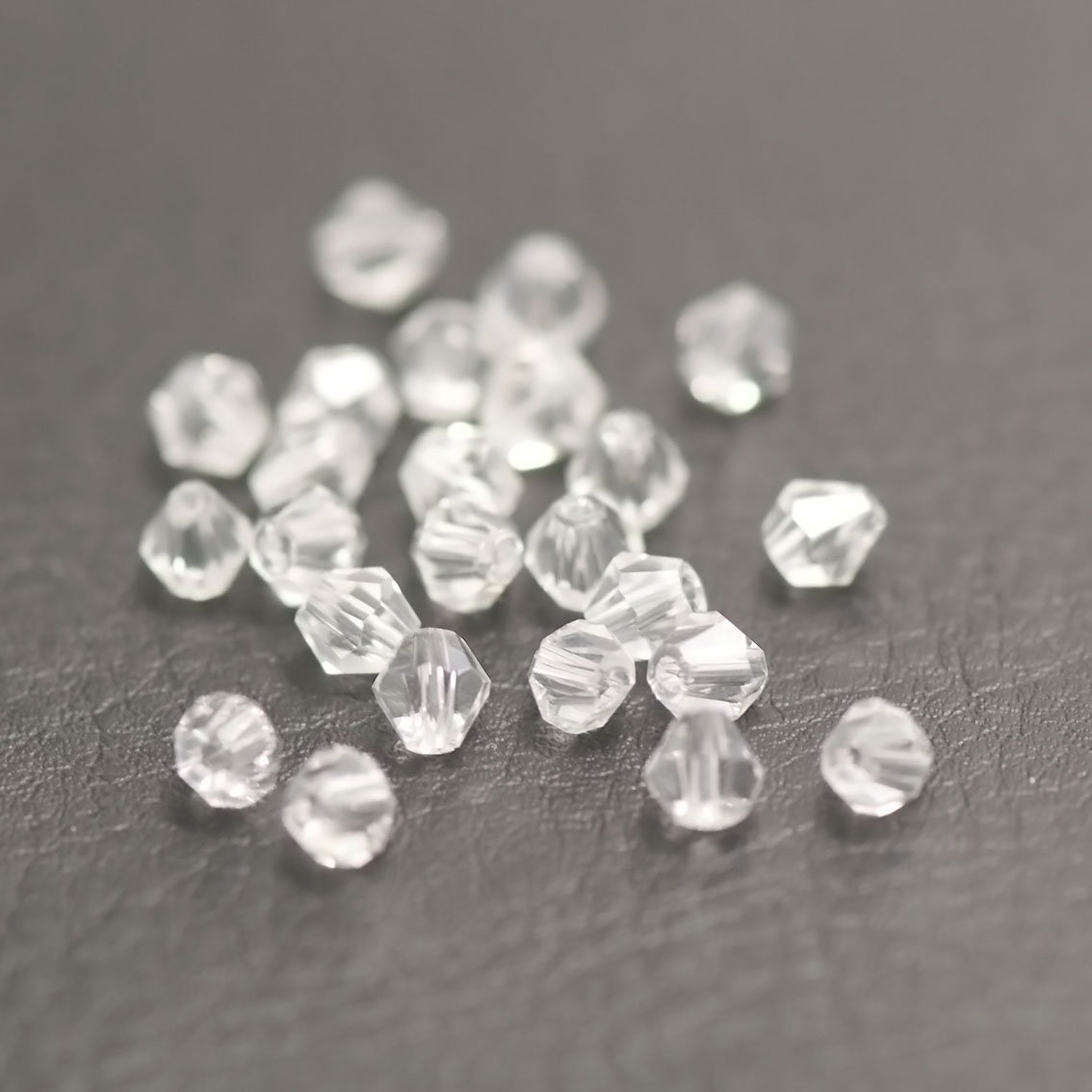 30 perles de cristal toupie 4x4 mm, transparent