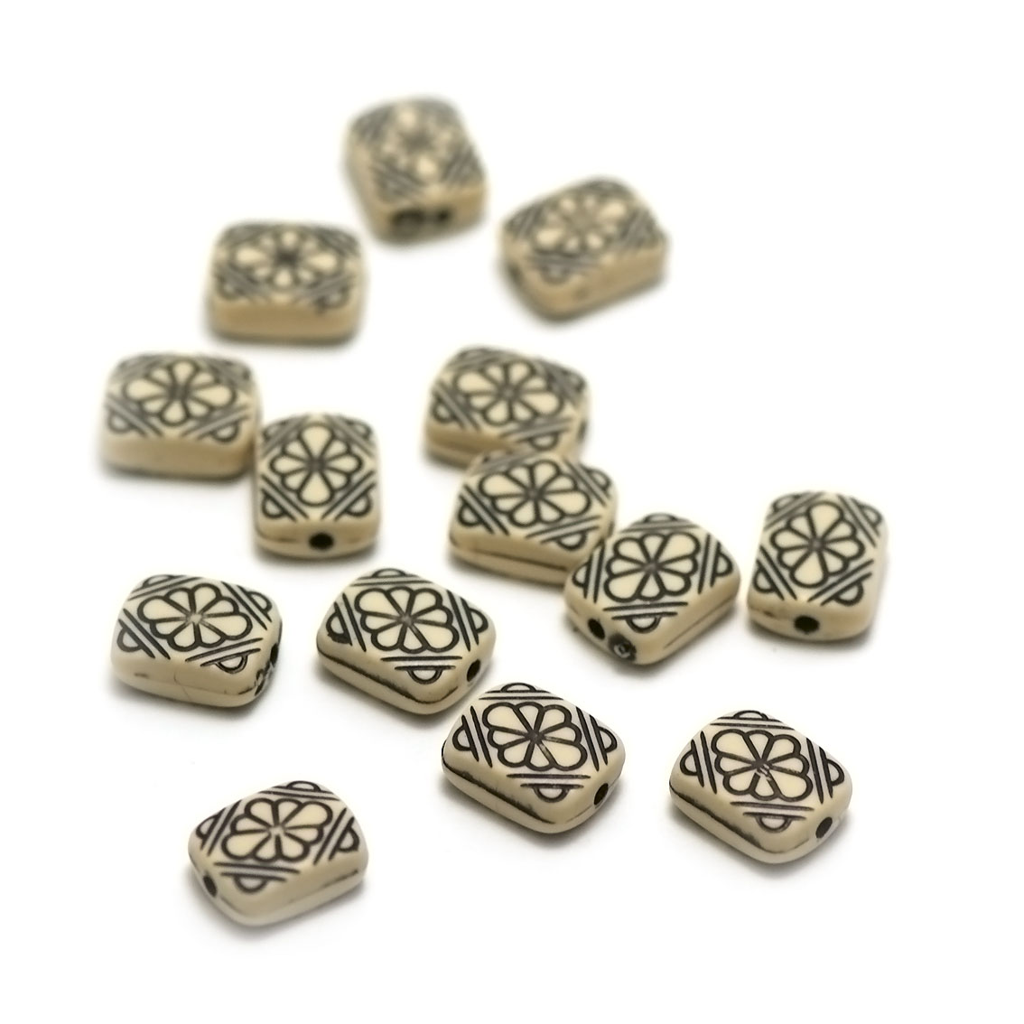 20 perles acryliques rectangle12x10x5 mm, motif tribal noir sur fond beige clair