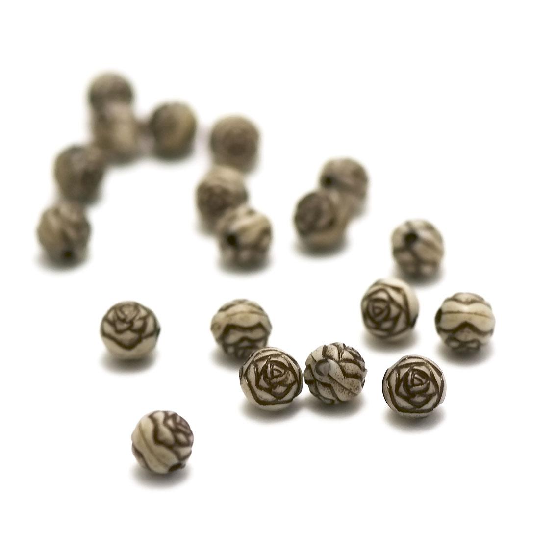 50 perles acryliques rose6 mm, motif tribal noir sur fond beige clair
