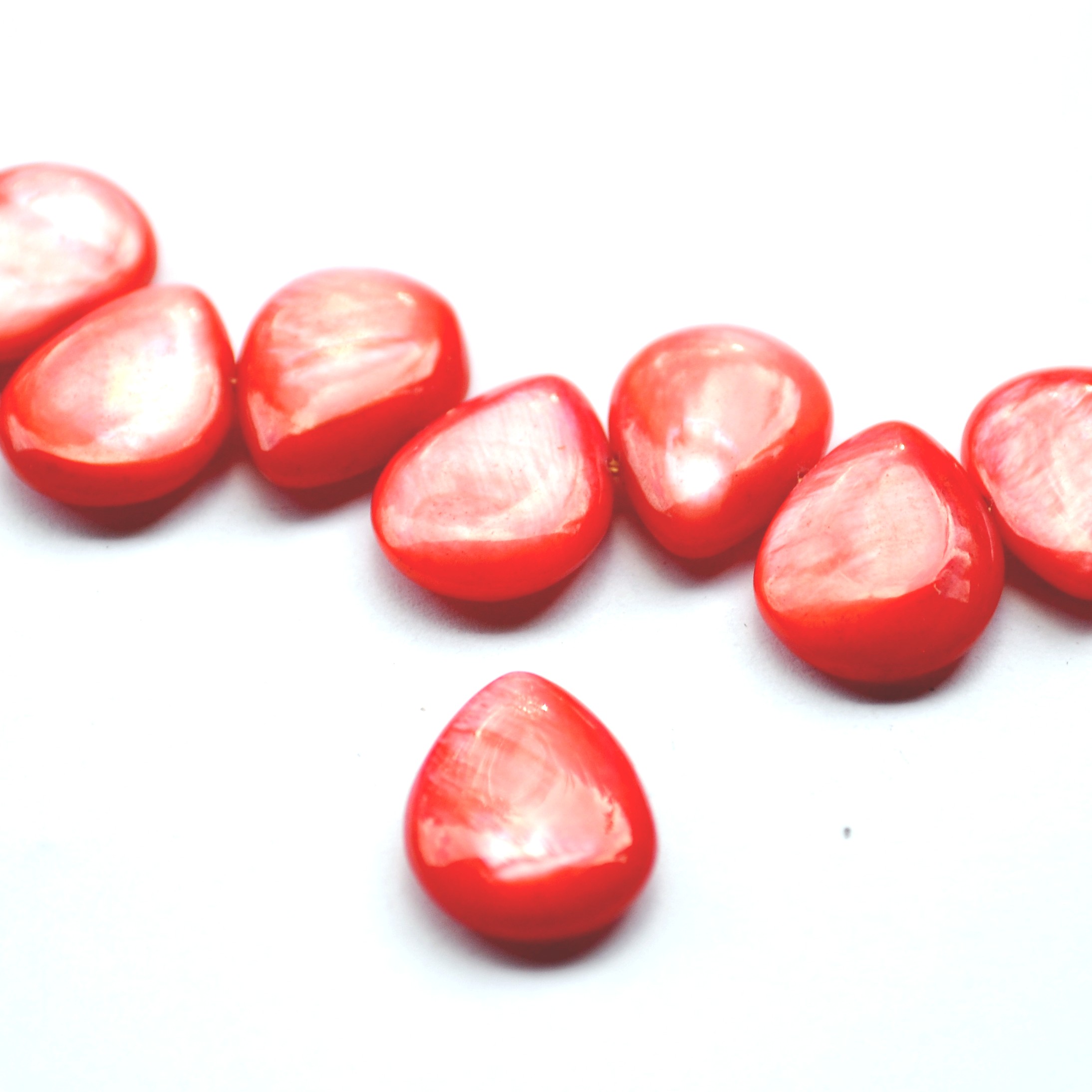 6 perles de nacre naturelle  goutte d\'eau horizontal 17x13 mm,rouge