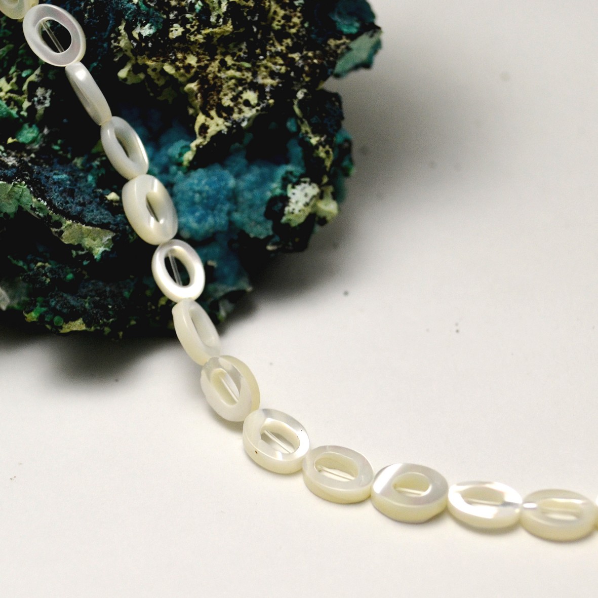 10 perles nacres véritables de mer ovale œil 8x6 mm ,blanc nacré