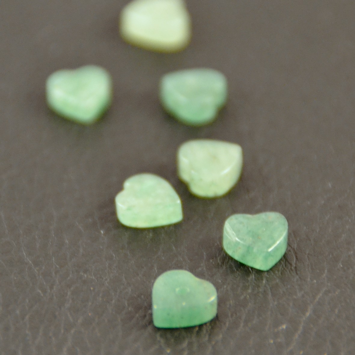 2 Perles d\'aventurine , coeur ,vert jade, demi-trou