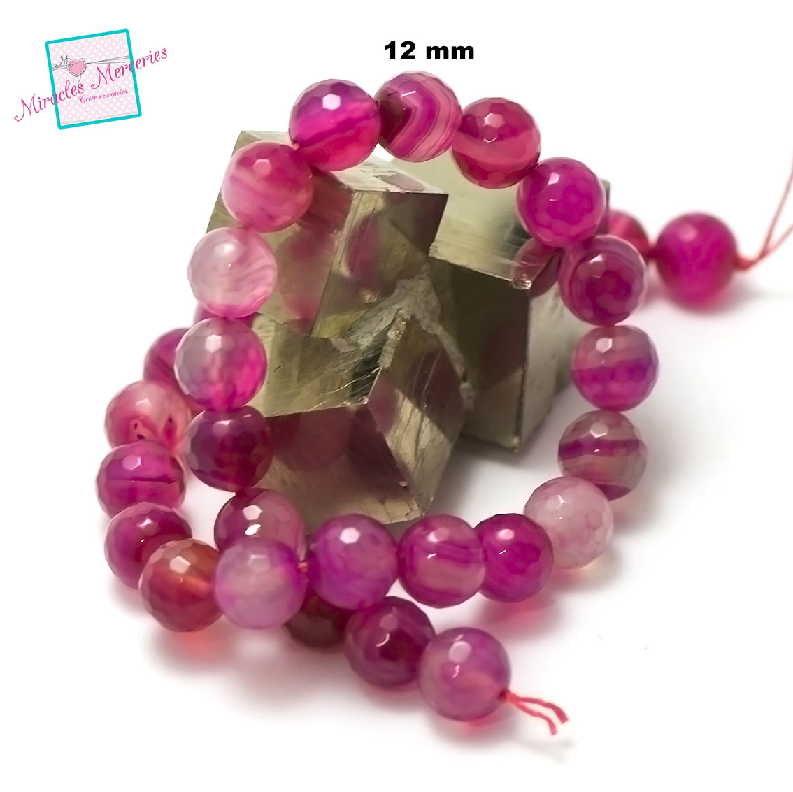 fil de 39 cm env 32 perles d\'agate fuchsia ronde facettée 12 mm