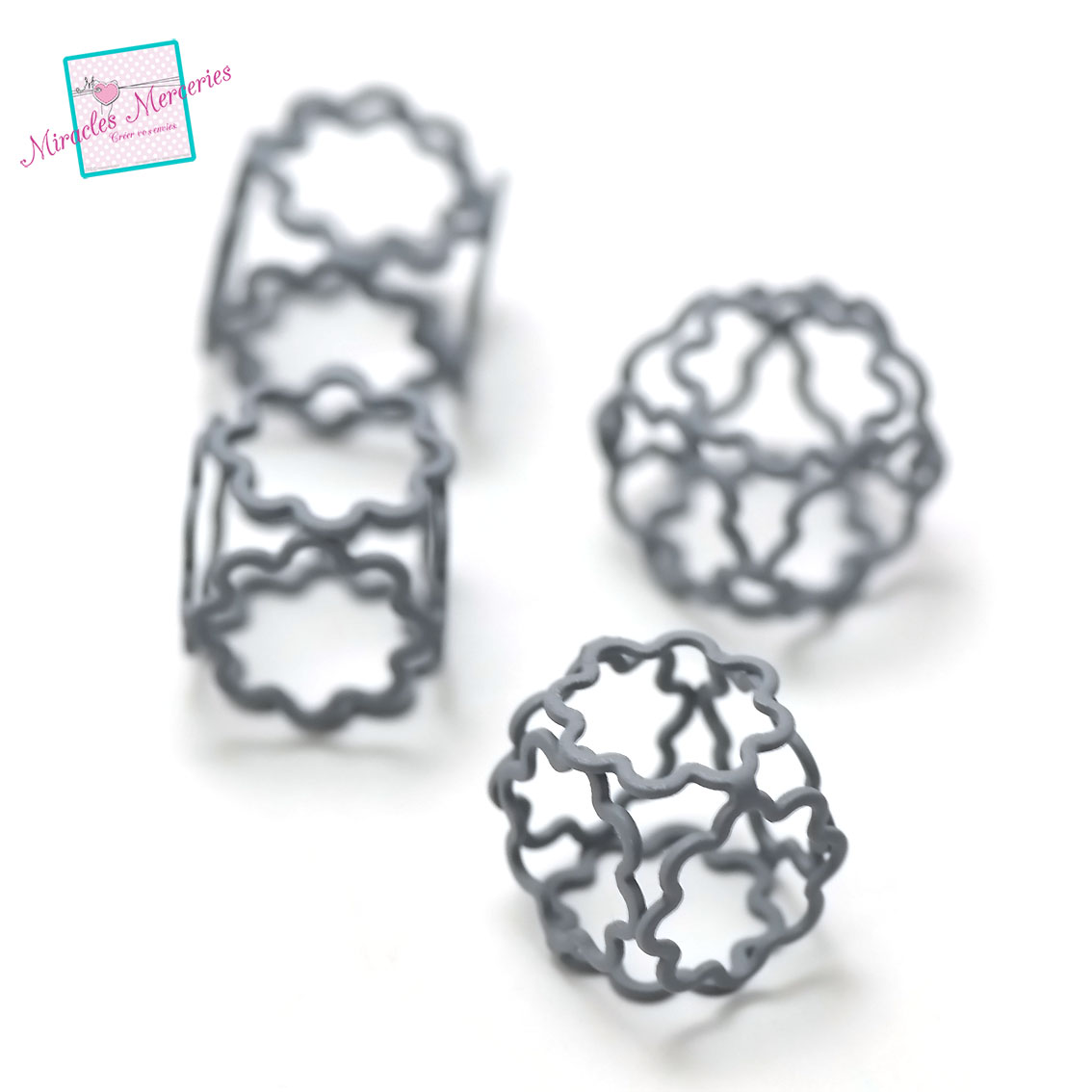 4 connecteurs /perles 3D cube fleuri 16x16 mm,gris