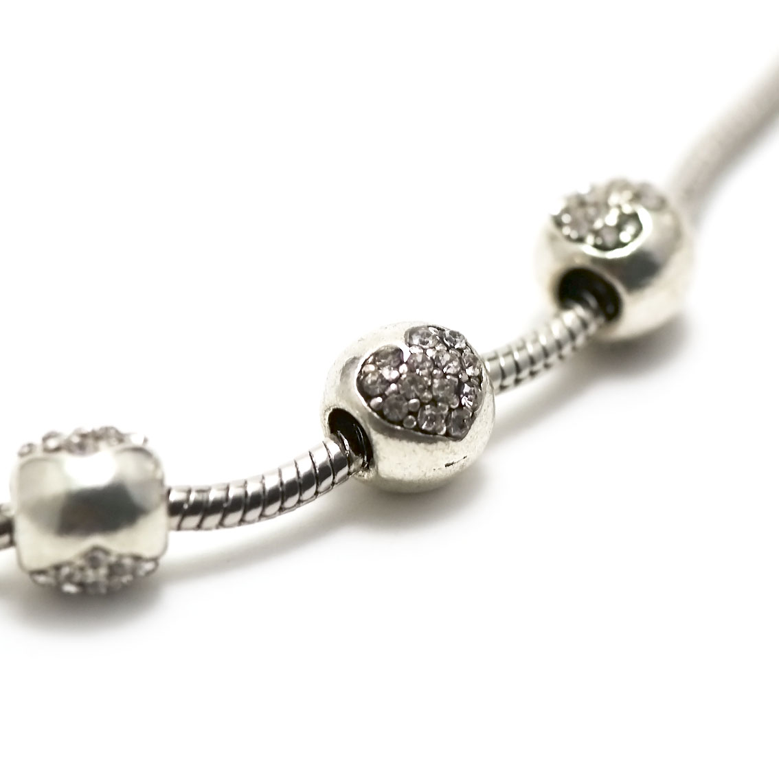 2 magnifiques perles multiples strass coeur à grand trou 5 mm ,blanc,argent vieillie