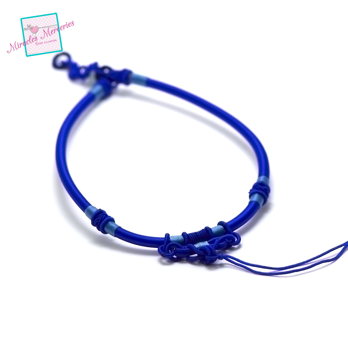 1 magnifique support collier créateur en fil de soie tressé à la main,bleu électrique