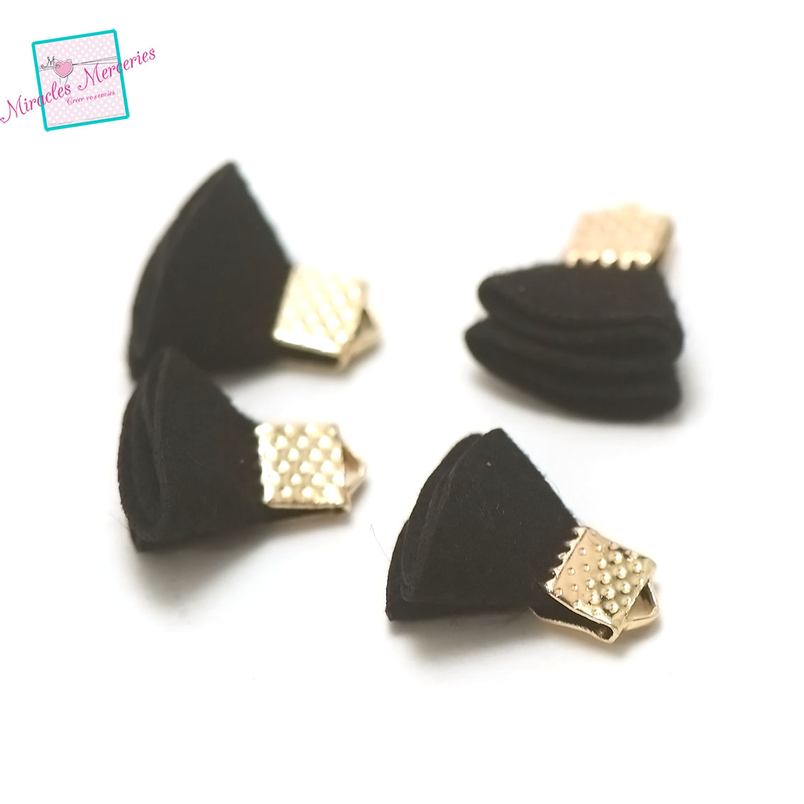 10 pompons suédines petite fleur 12x14 mm, noir /tête doré