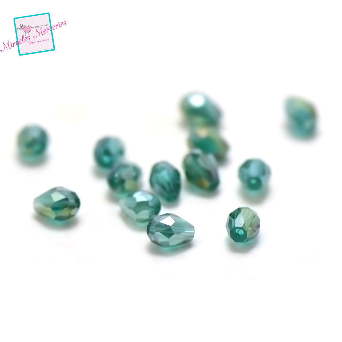 30 perles de cristal petit goutte d\'eau 5x3,5 mm, vert émeraude
