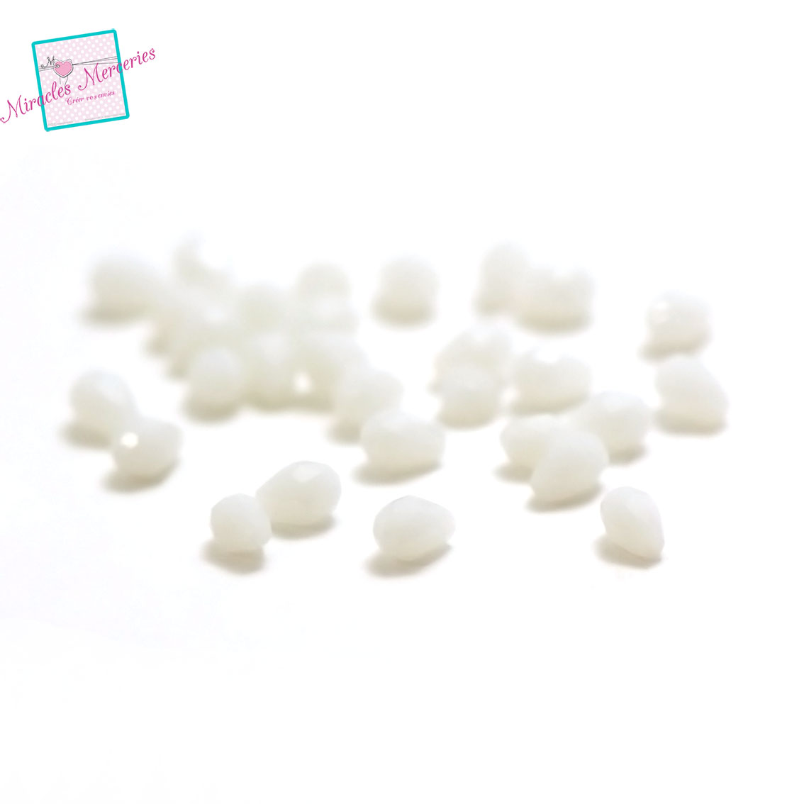30 perles de cristal petit goutte d\'eau 5x3,5 mm, blanc opaque