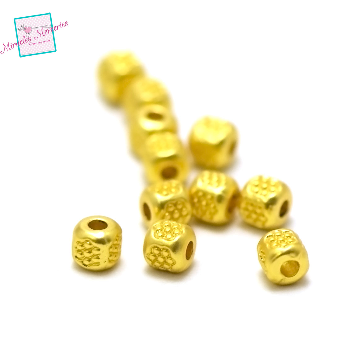 50 perles cube arrondie 4x4x4 mm, doré 003