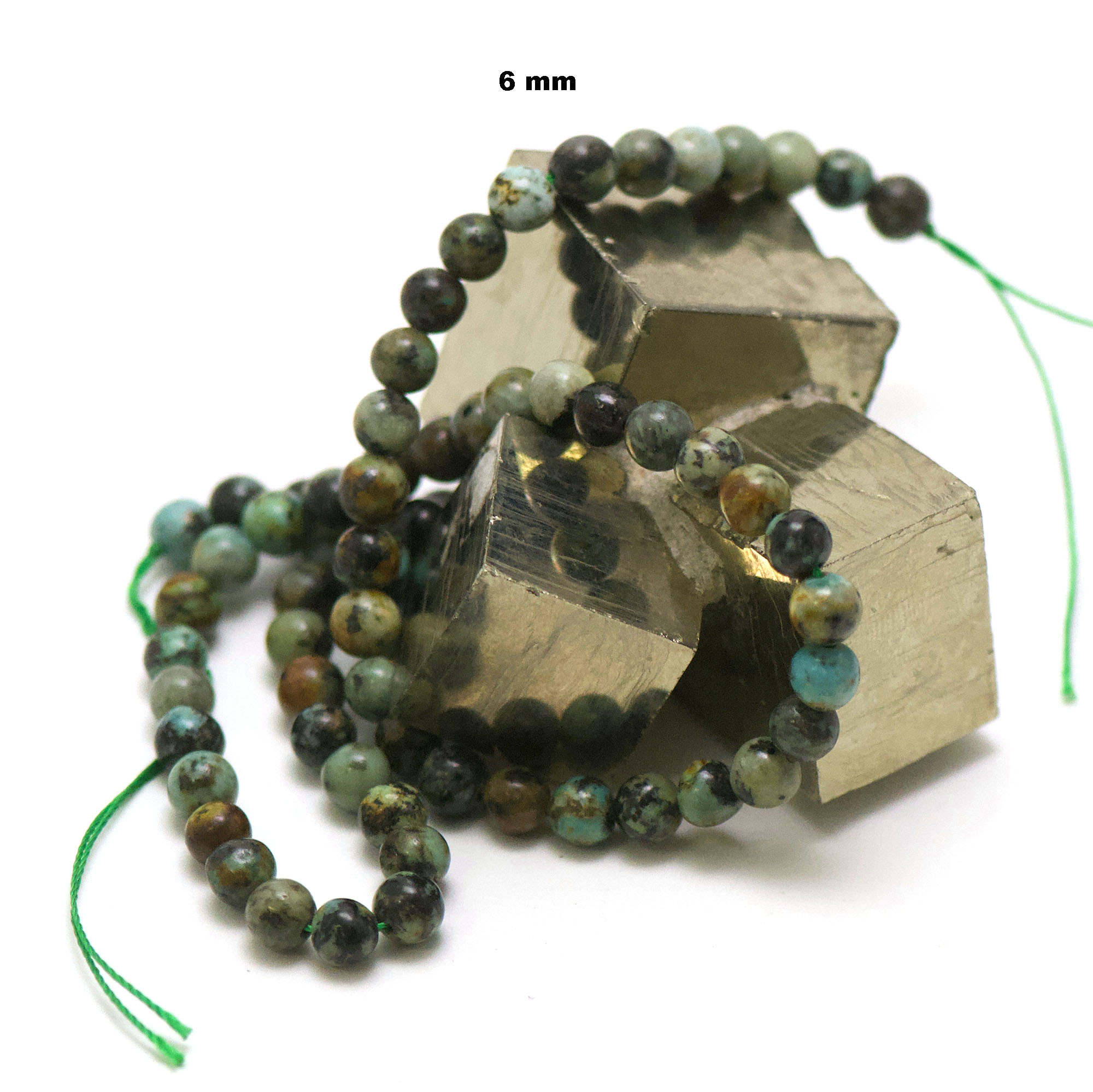 fil de 39 cm 63 perles de turquoise d\'Afrique ronde 6 mm
