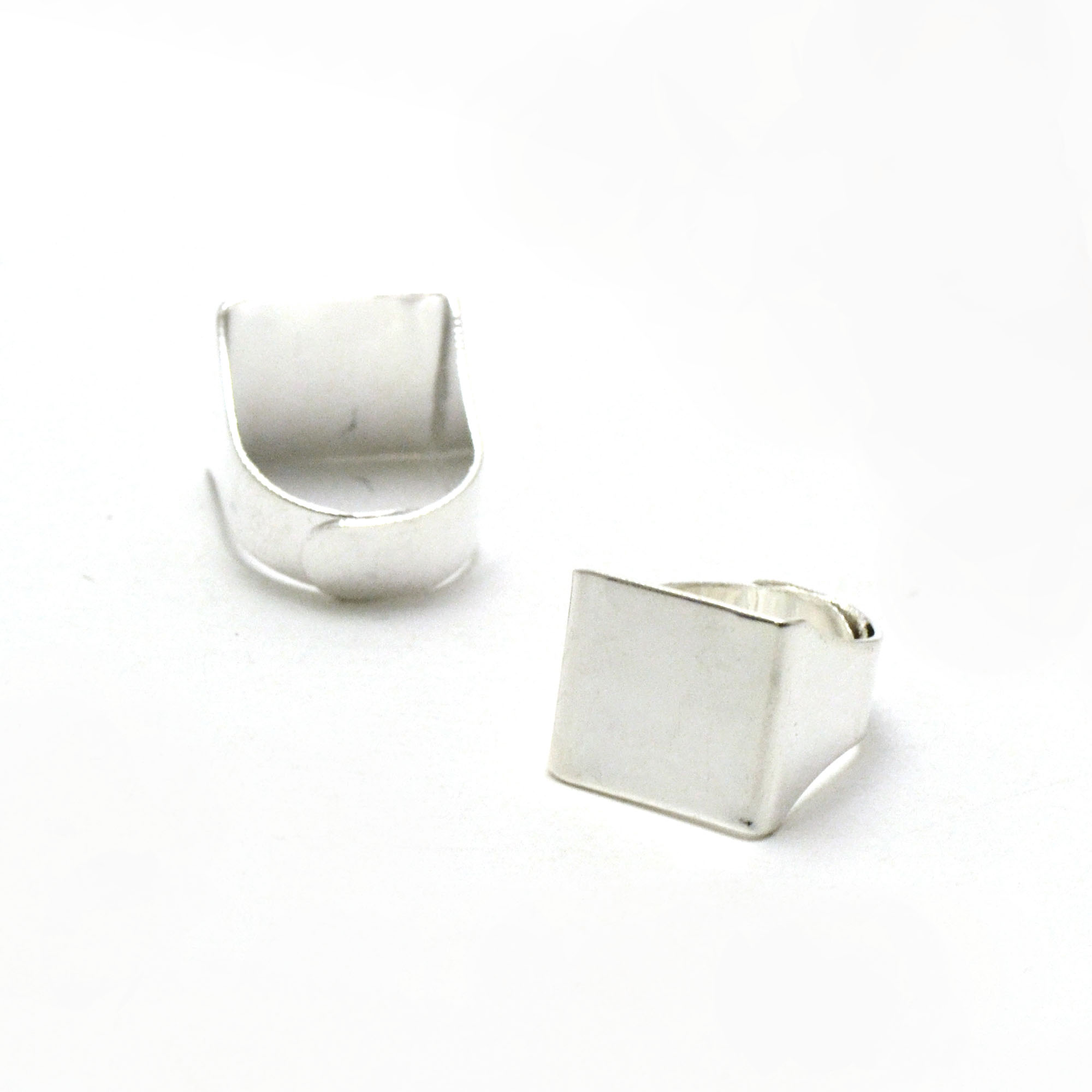 2 magnifiques supports bagues carrée 15x15 mm anneau réglable, argenté clair