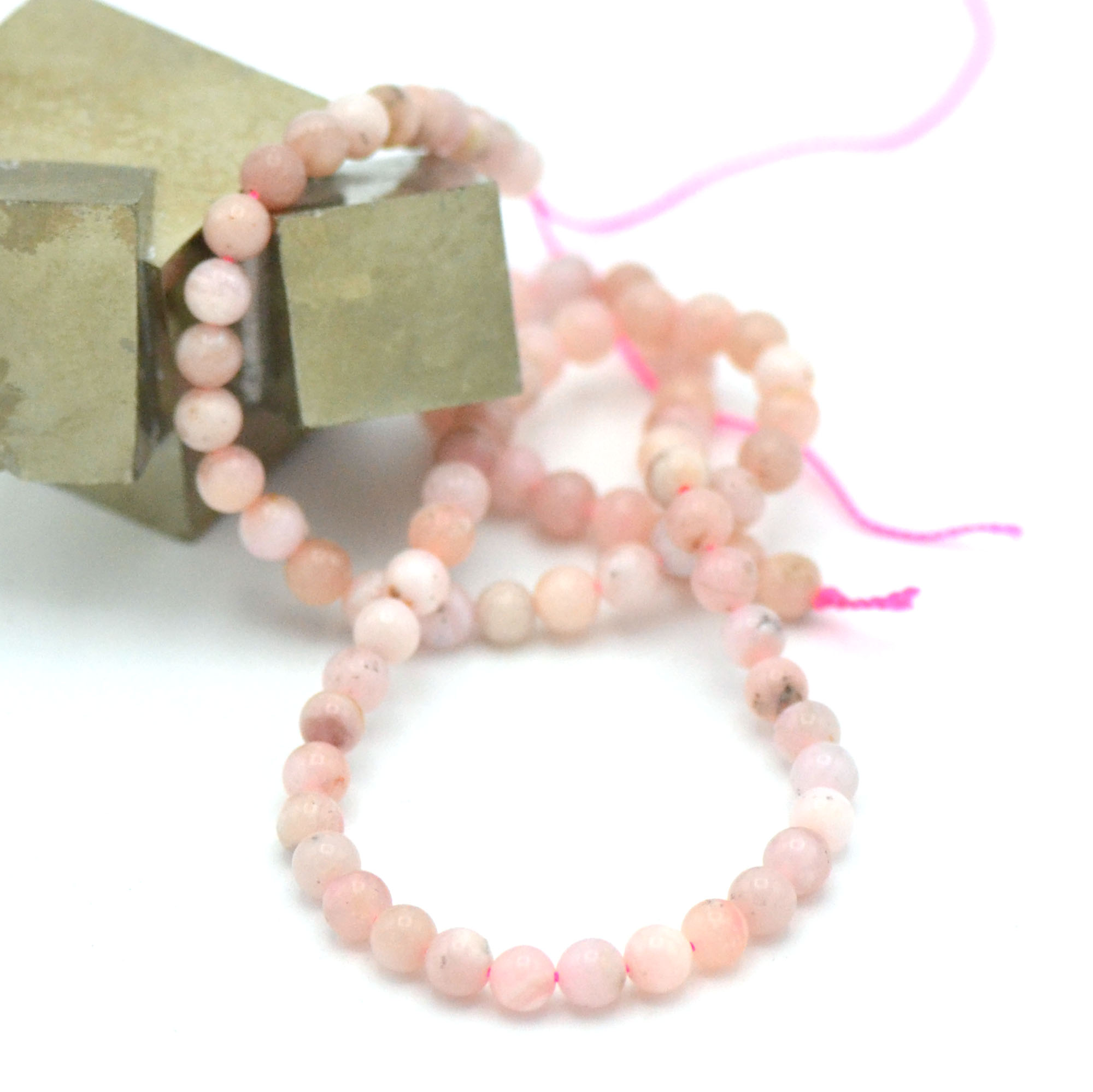 fil de 39 cm perles d\'opale rose des Andes ronde 4 mm, pierre naturelle