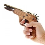 pistolet-en-bois-lance-elastiques-1-1277667502