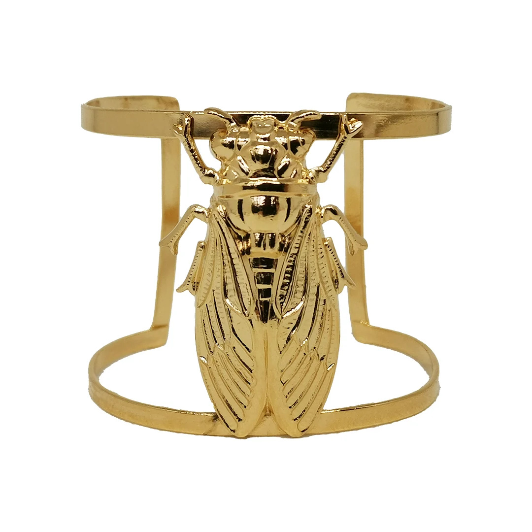 Manchette Cicada dorée Lotta Djossou de face