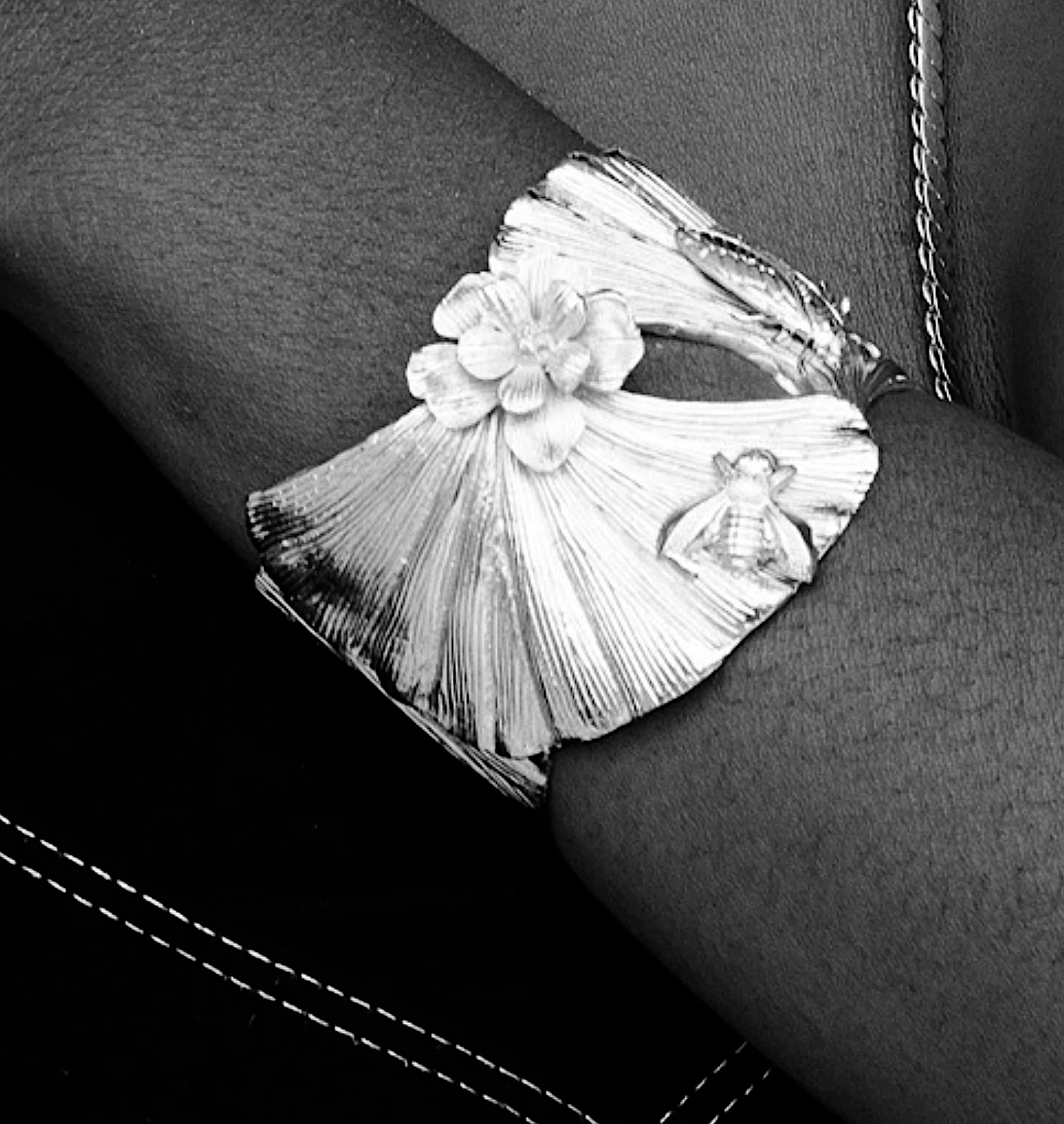 Manchette Prisca Argentée Lotta Djossou - vue 3