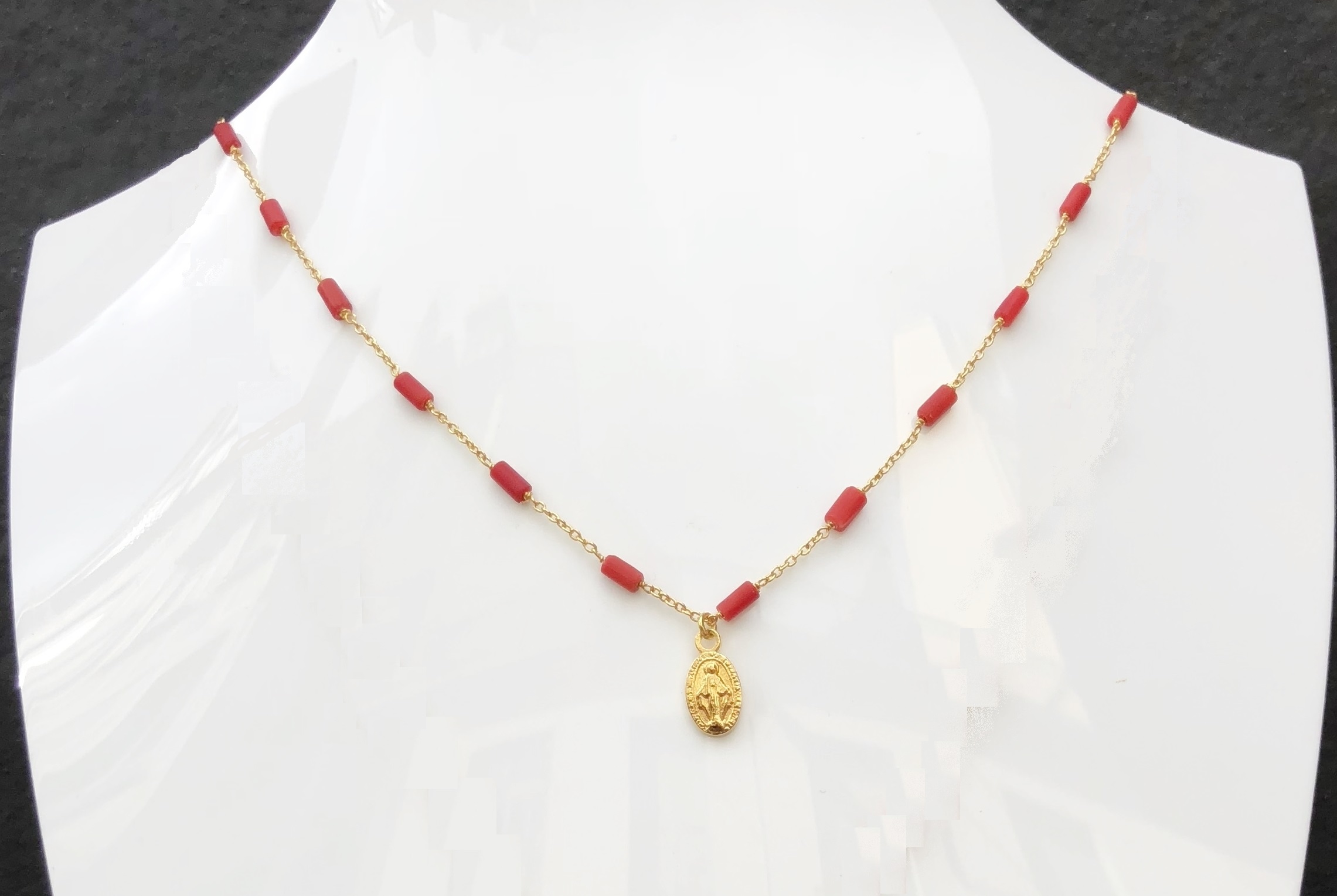 httpswww.labellesimonebijoux.frcolliercollier-la-belle-simonecollier-religieux-en-corail-madone-chaine-plaque-or-40-cm-la-belle-simone-bijoux.html