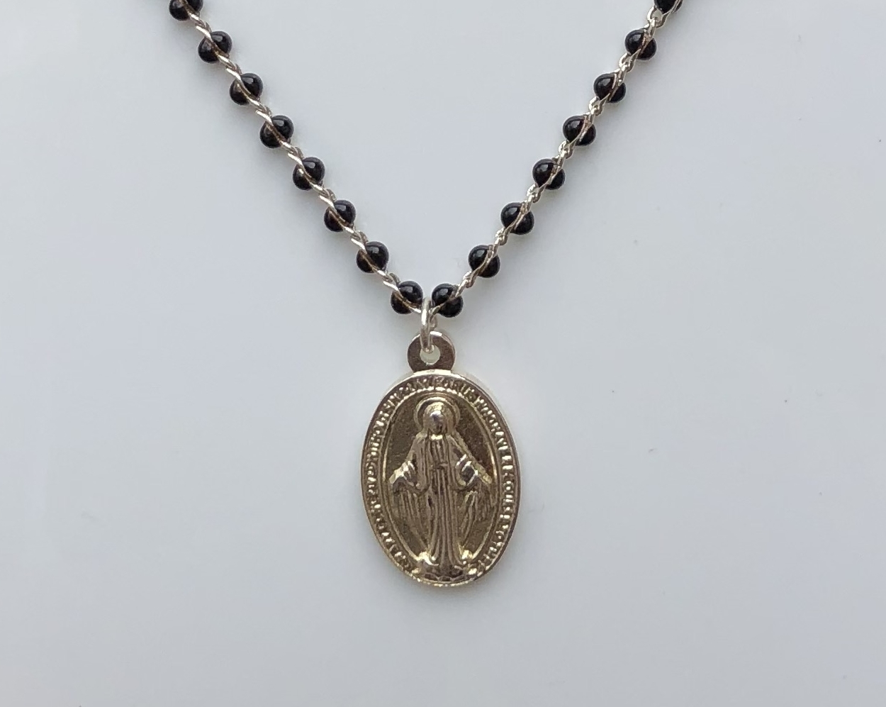 Collier religieux en émail noir médaille recto-verso madone-croix - chaine argenté  44 cm  + ralonge - La belle Simone Bijoux 59 - 2