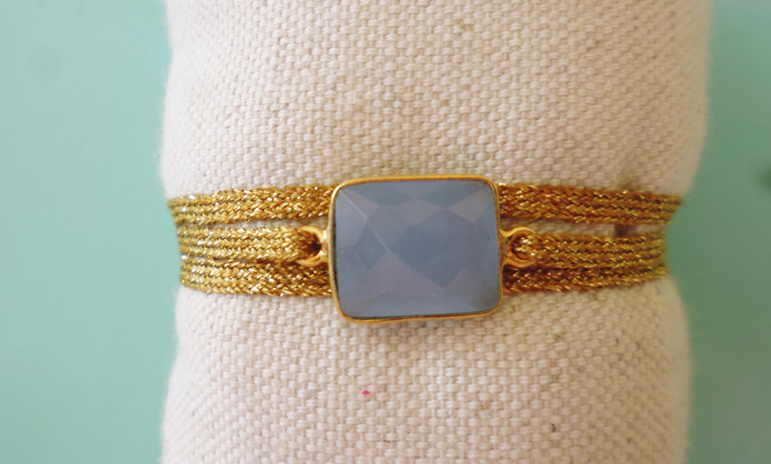 bracelet 3 tours avec pierre calcédoine bleue  véritable rectangle, 39€ (7)