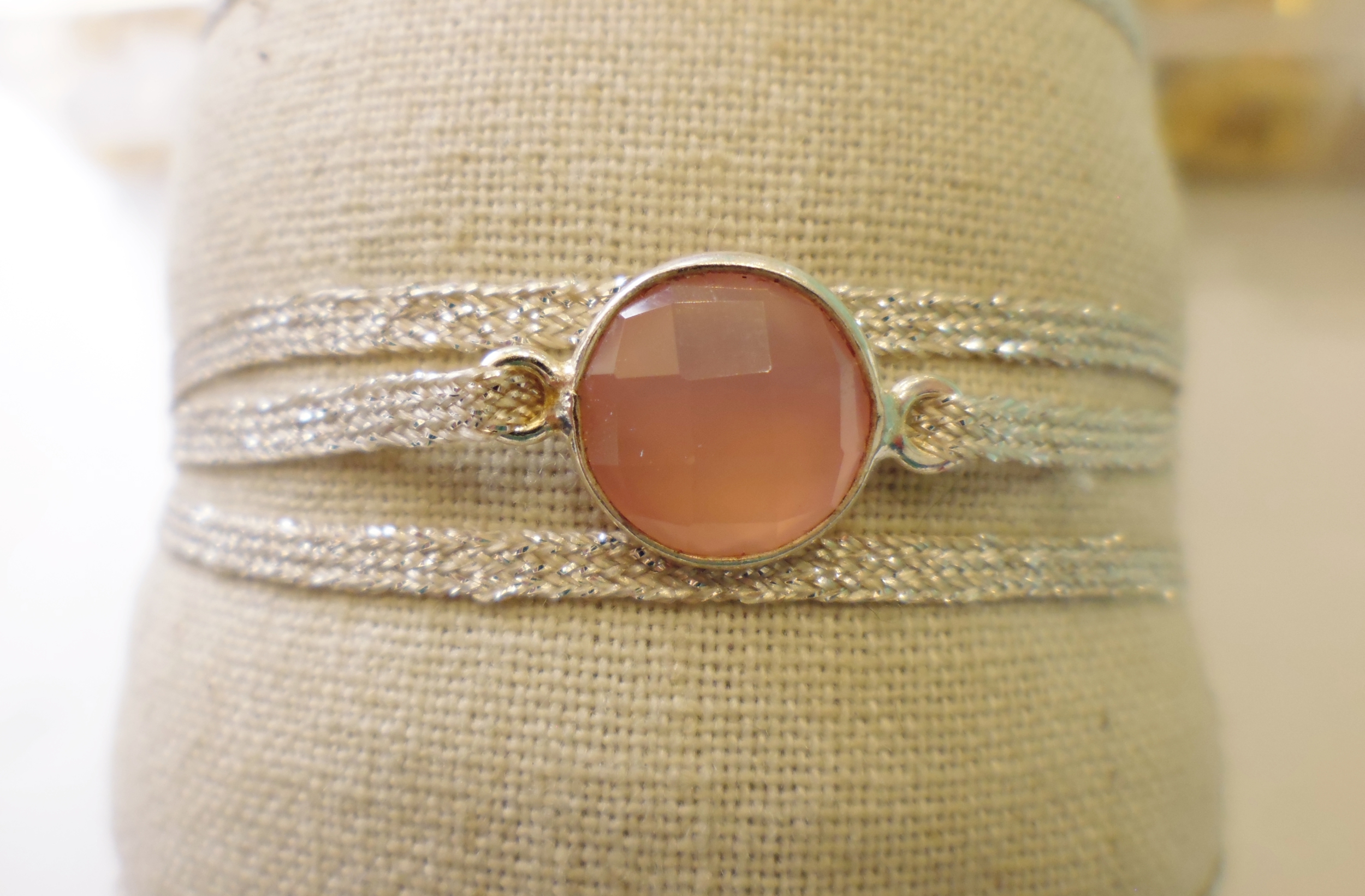 bracelet 3 tours avec pierre calcédoine rose véritable sur fil d'agent, 39€ (3)