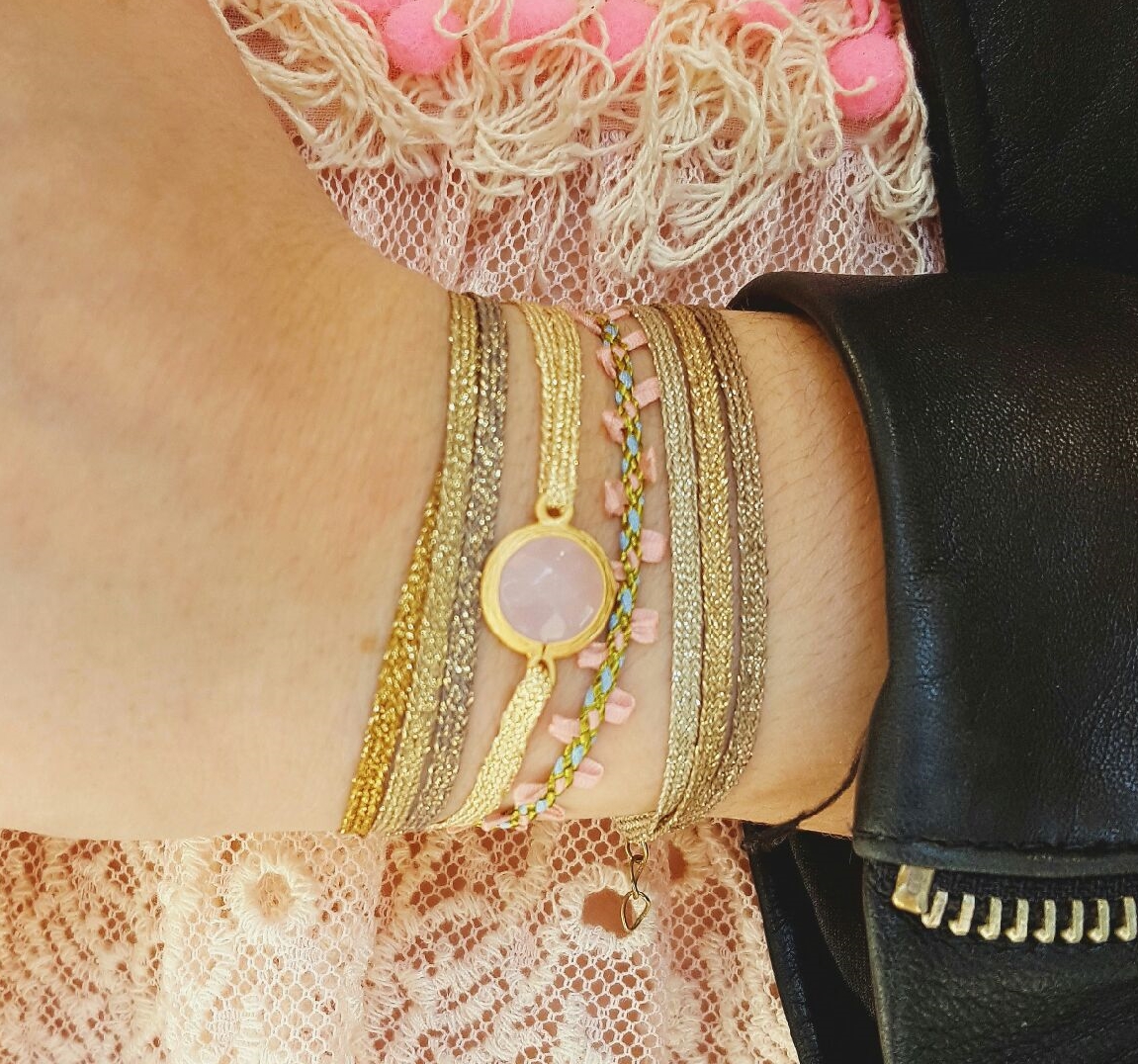 bracelet 3 tours avec pierre calcédoine rose véritable sur fil d'or LA BELLE SIMONE 39€