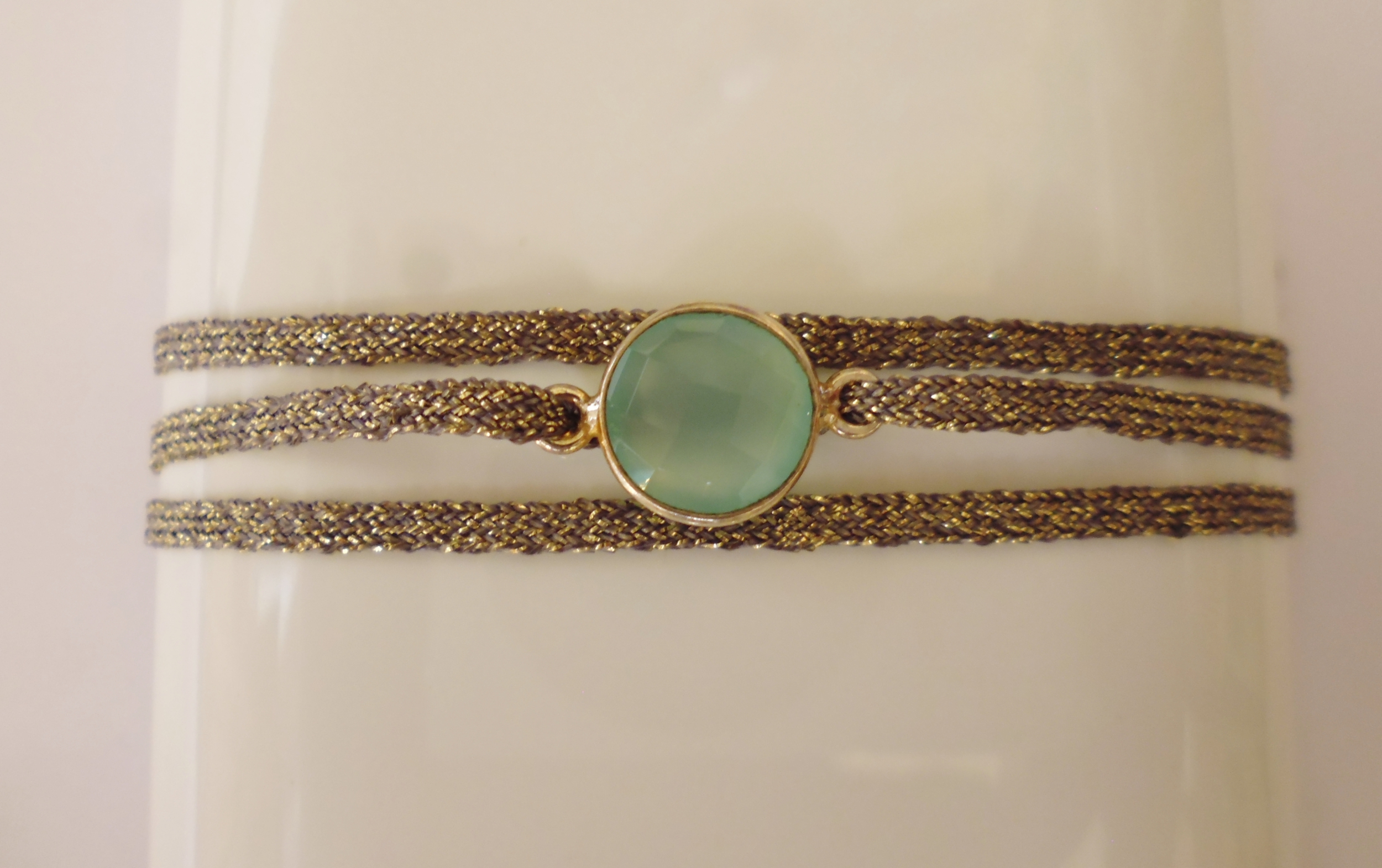 bracelet 3 tours avec pierre calcédoine véritable sur fil kaki et or LA BELLE SIMONE  39€ (4)