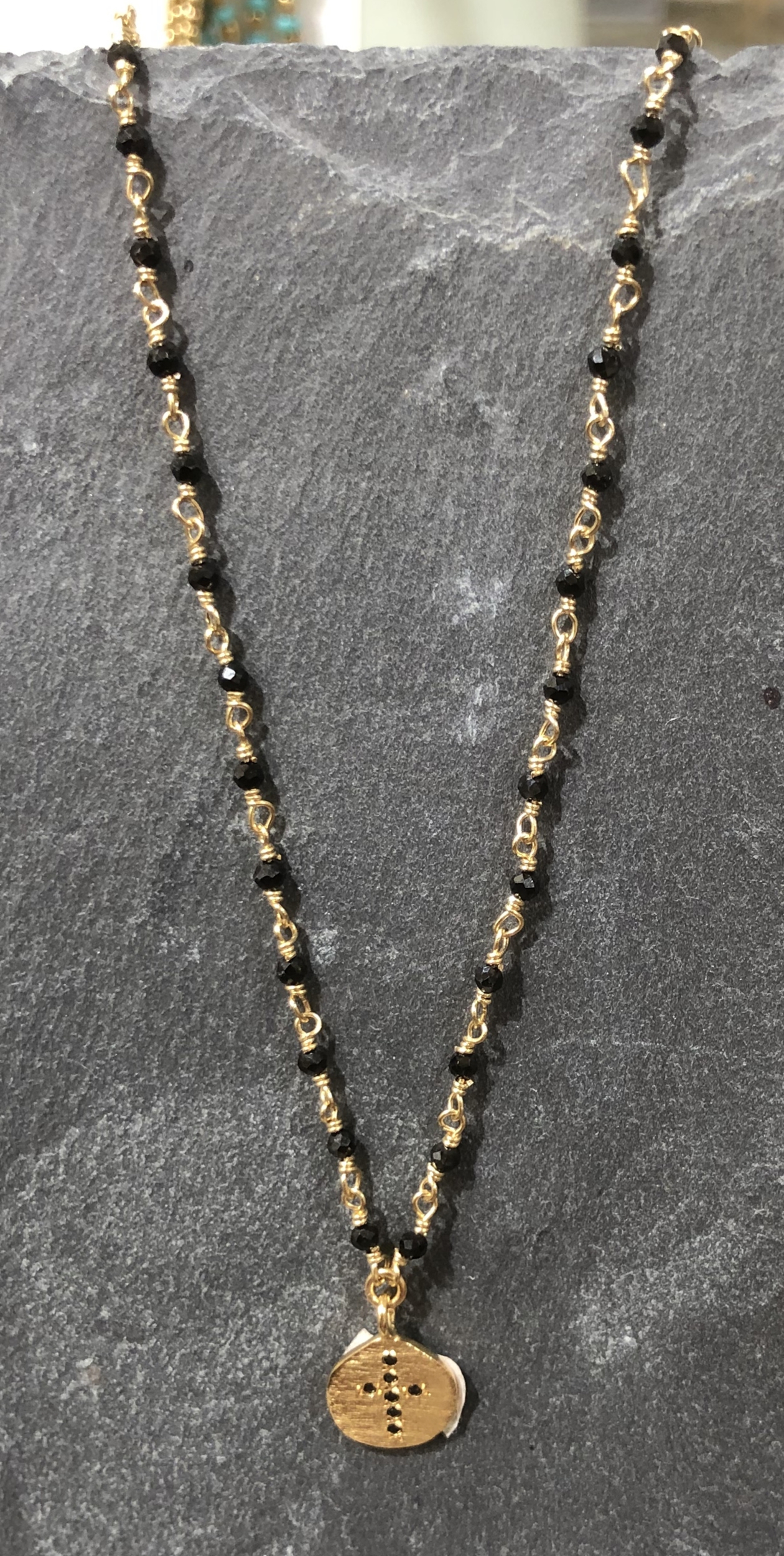 Collier perles médaille Croix zirconium noir or