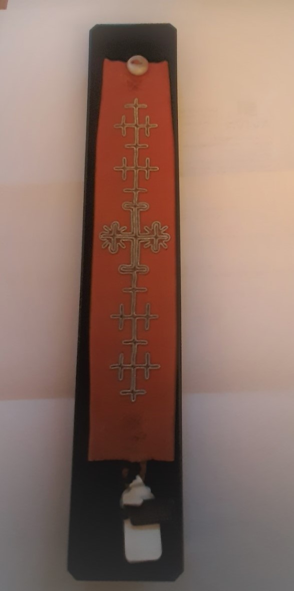 Bracelet LOVE collection broderie - cuir naturel de renne et fils dargent - Hanna Wallmark 2 249 marron