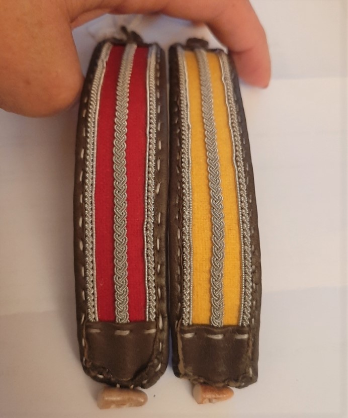 Bracelet SUMMER rouge collection classic manchette - cuir naturel de renne et fils dargent - Hanna Wallmark 2 150 - Copie