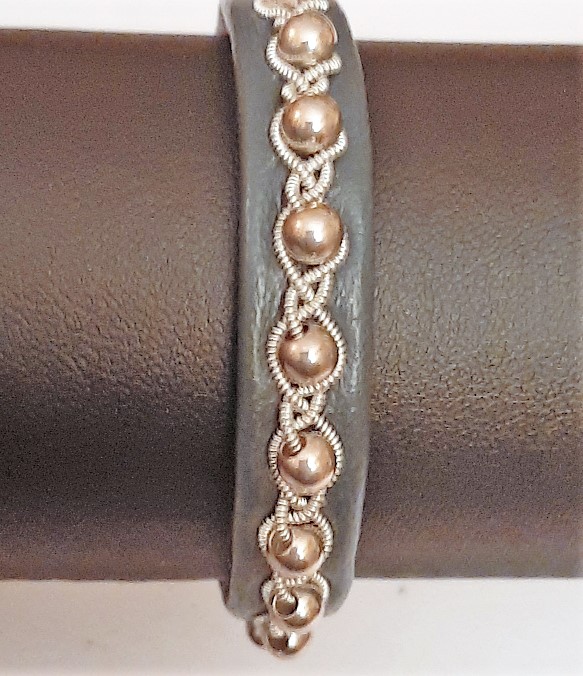 Bracelet TINDRA collection pearls - cuir naturel de renne et fils d'argent - Hanna Wallmark 2 139