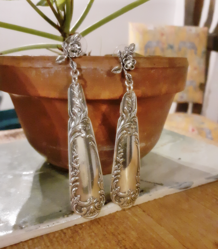 Boucles d'oreilles n°1 fabriquées avec des couverts en argent Puces - Création d'Olivia