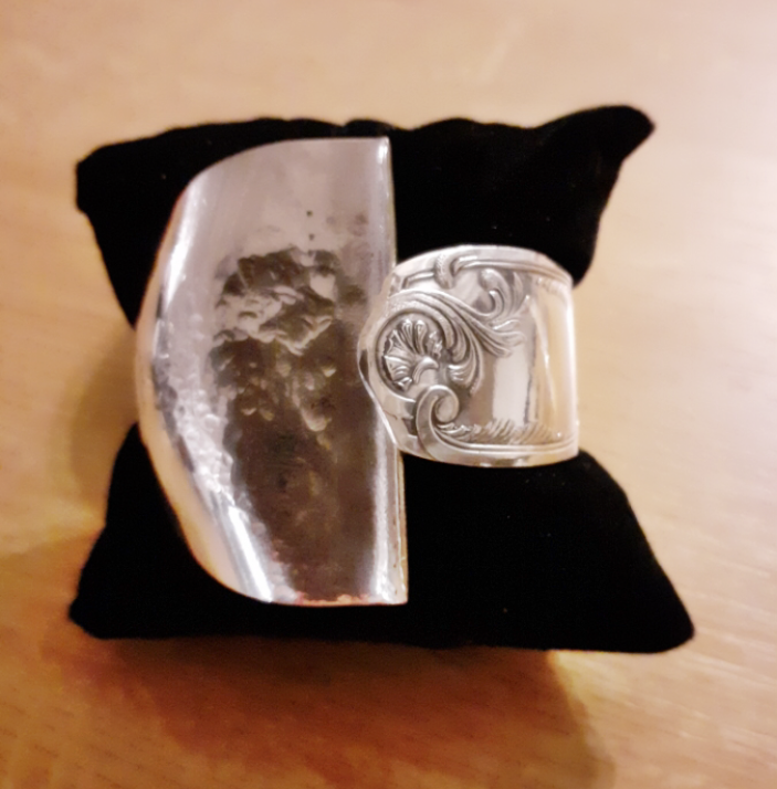 Bracelet cuillère fabriqué avec des couverts en argent - Création d'Olivia