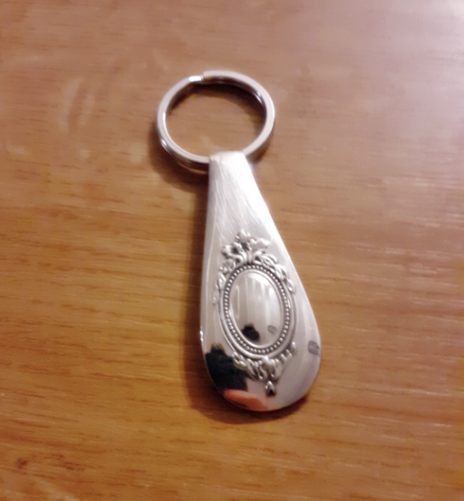 Porte clés manche  fabriqué avec des couverts en argent - Création d\'Olivia