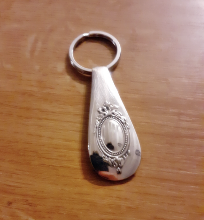 porte cles manche fabrique avec des couverts en argent creation d olivia 29euro