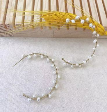 Boucles d'oreilles demi-anneau perles nacrée doré acier inoxydable puces - Mile Mila