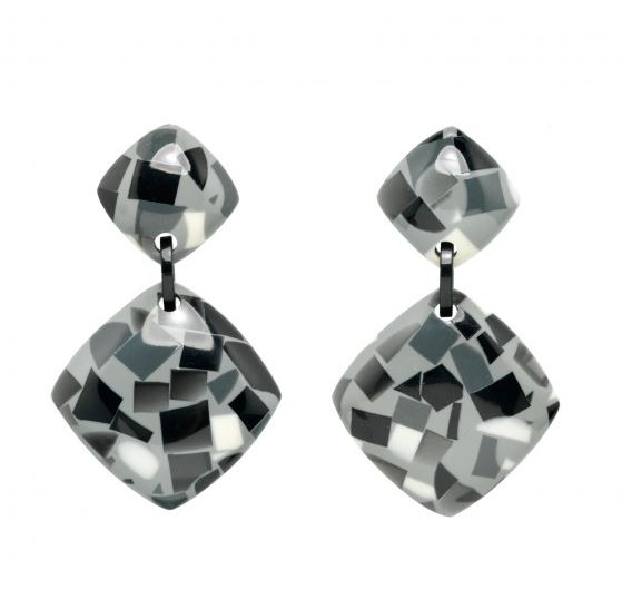 Boucles d'oreilles clips confettis carré noir et gris résine grise - Marion Godart 36€