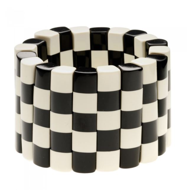 Bracelet élastiqué 5 rangs damier noir et ivoire - Marion Godart 62€.