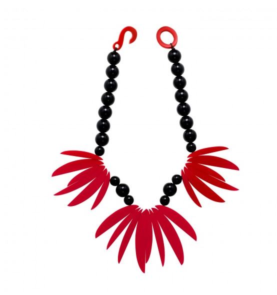 Collier feuillage noir et rouge - Marion Godard 92€