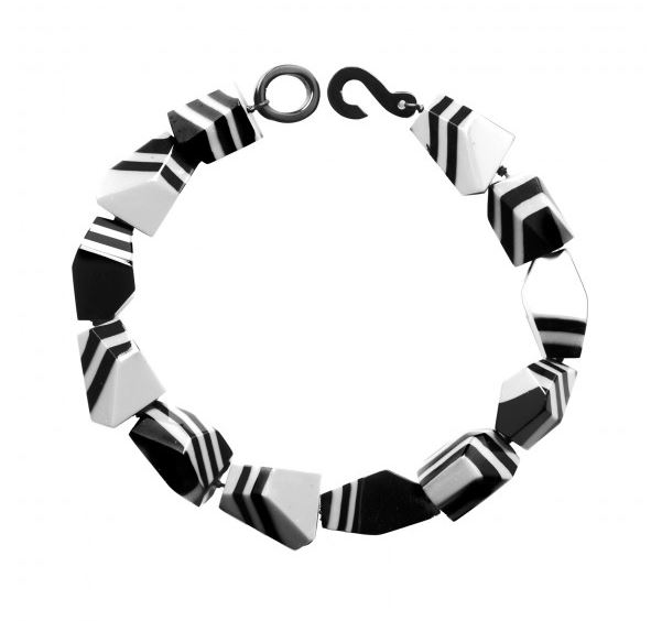 Collier géométrique noir et blanc - Marion Godard 59€