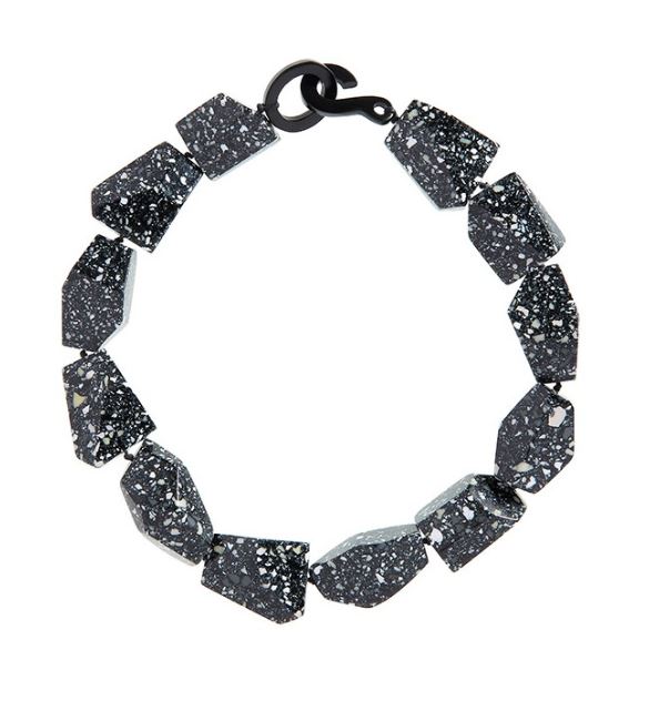 Collier géométrique pegmatite noir et blanc - Marion Godard 59€