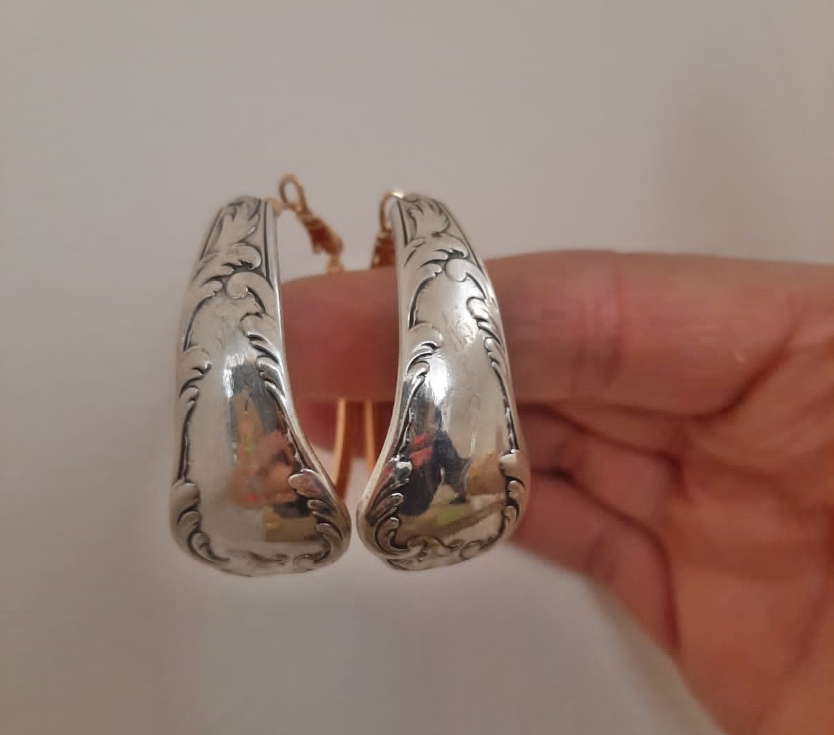 Boucles d\'oreilles n°3 fabriquées avec des couverts en argent Créoles - Création d\'Olivia 68