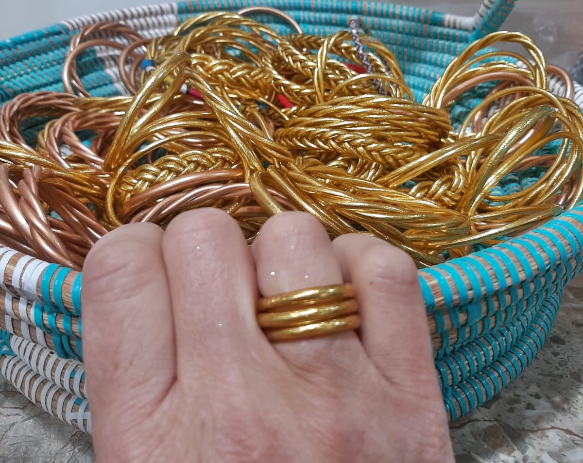 Bague anneau temple tibétain bouddhiste poudre d’or et huile dans tube scellé - La Belle Simone Bijoux 2