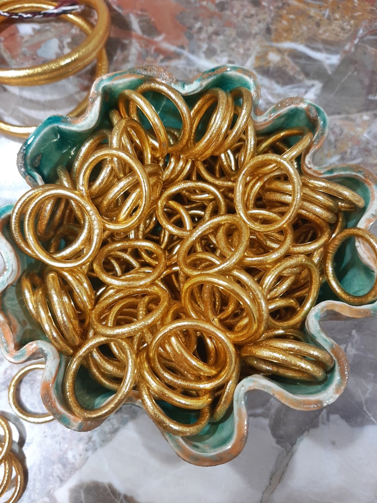 Bague anneau temple tibétain bouddhiste poudre d’or et huile dans tube scellé - La Belle Simone Bijoux 4